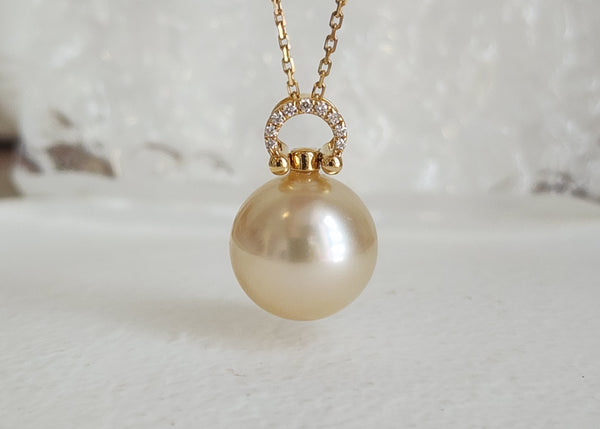 South sea pearl diamond pendant