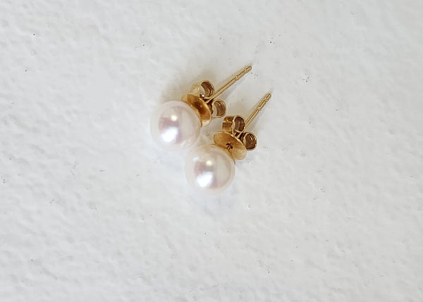 Mini Akoya sea pearl earring