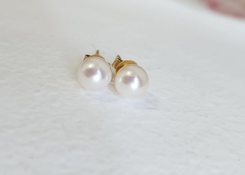 Mini Akoya sea pearl earring