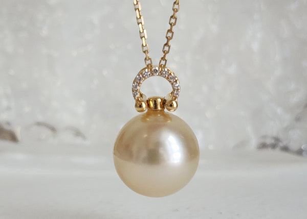 South sea pearl diamond pendant
