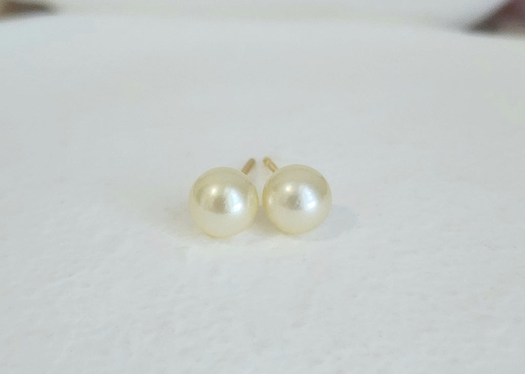 South sea cream pearl earring