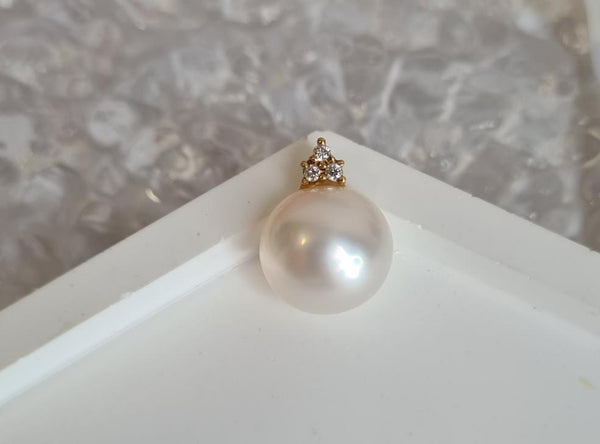 South sea white pearl pendant