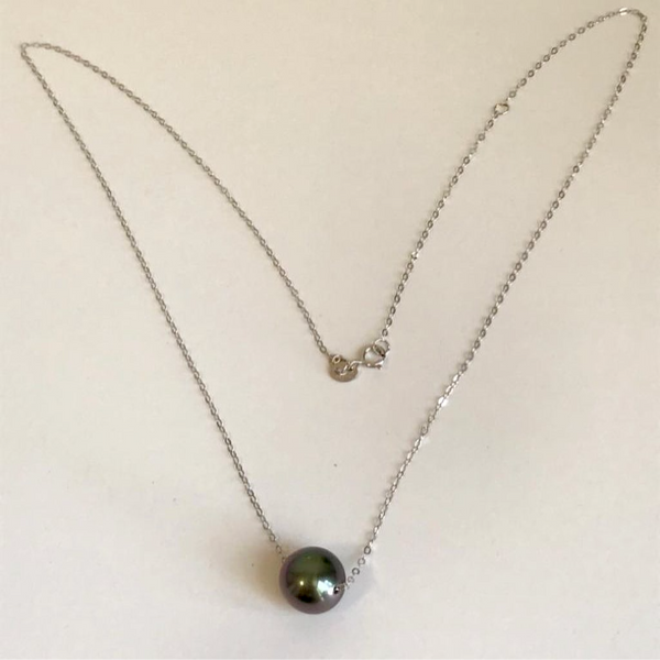 Tahitian sea pearl necklace